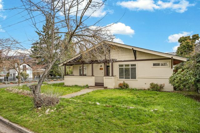 24 Dewey Street, Ashland, OR 97520