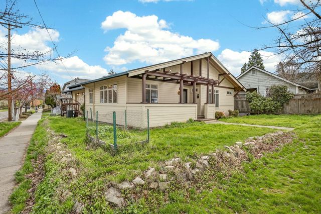 24 Dewey Street, Ashland, OR 97520