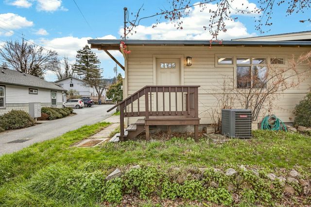 24 Dewey Street, Ashland, OR 97520