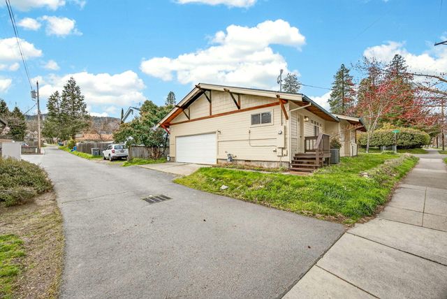 24 Dewey Street, Ashland, OR 97520