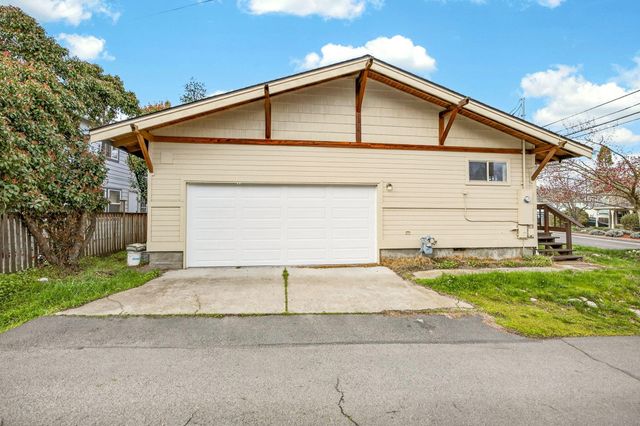 24 Dewey Street, Ashland, OR 97520