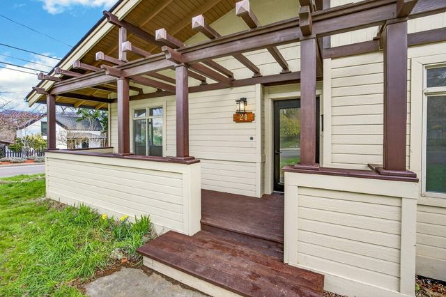 24 Dewey Street, Ashland, OR 97520