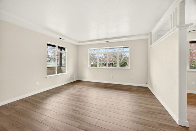 24 Dewey Street, Ashland, OR 97520