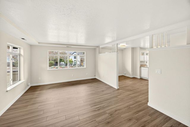 24 Dewey Street, Ashland, OR 97520