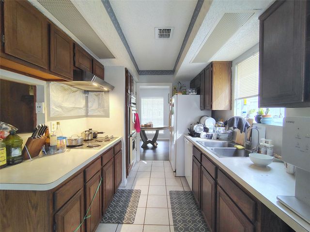 2227 Quail Valley East Drive, Missouri City, TX 77459