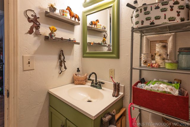 157 S Springfield Street, Welch, OK 74369