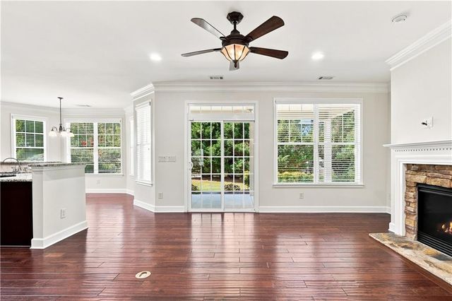 637 Laurel Crossing, Canton, GA 30114