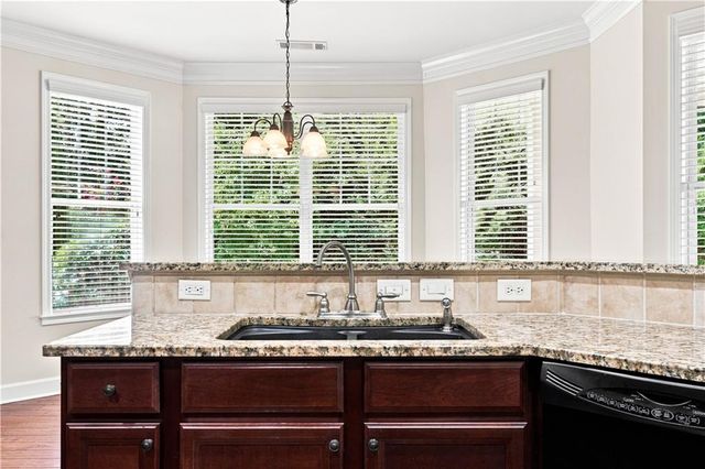 637 Laurel Crossing, Canton, GA 30114