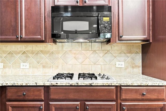 637 Laurel Crossing, Canton, GA 30114