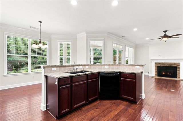 637 Laurel Crossing, Canton, GA 30114