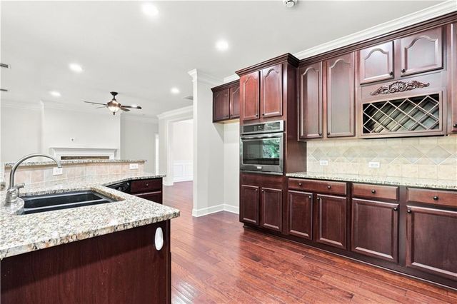 637 Laurel Crossing, Canton, GA 30114