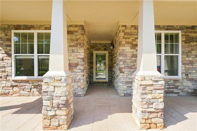 637 Laurel Crossing, Canton, GA 30114