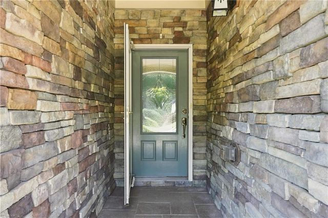 637 Laurel Crossing, Canton, GA 30114