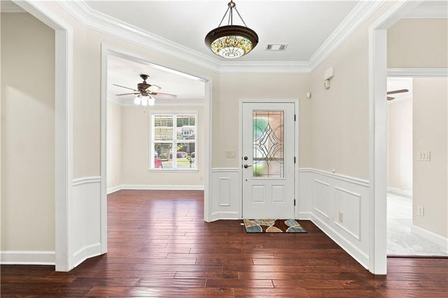 637 Laurel Crossing, Canton, GA 30114