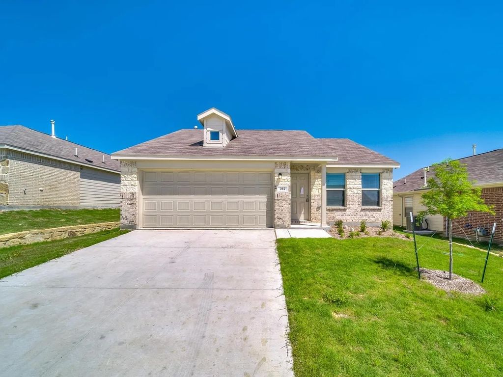 352 Sun Bluff Road, Fort Worth, TX 76052