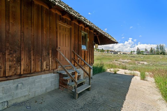 390 Holmes Avenue, Butte, MT 59701