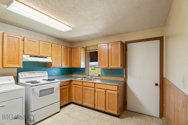 390 Holmes Avenue, Butte, MT 59701