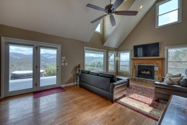 3023 Bear Lane, Hiawassee, GA 30546
