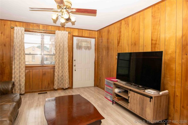 444 S 43rd West Avenue, Tulsa, OK 74127