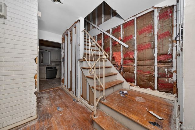 19 Angevine Avenue, Hempstead, NY 11550