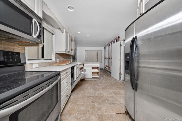 19 Angevine Avenue, Hempstead, NY 11550