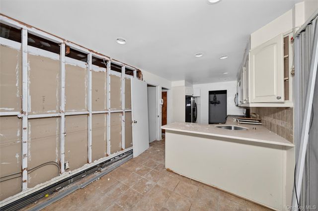 19 Angevine Avenue, Hempstead, NY 11550