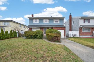 19 Angevine Avenue, Hempstead, NY 11550
