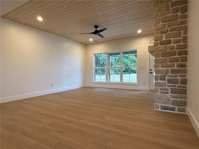 189 Oakland Drive, Calhoun, GA 30701