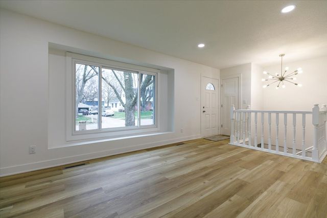 4412 63rd Street, Urbandale, IA 50322