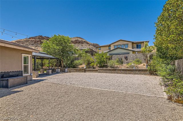 5879 Sky Heights Court, Las Vegas, NV 89135