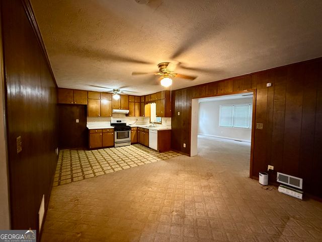 6641 Londonderry Drive, Morrow, GA 30260