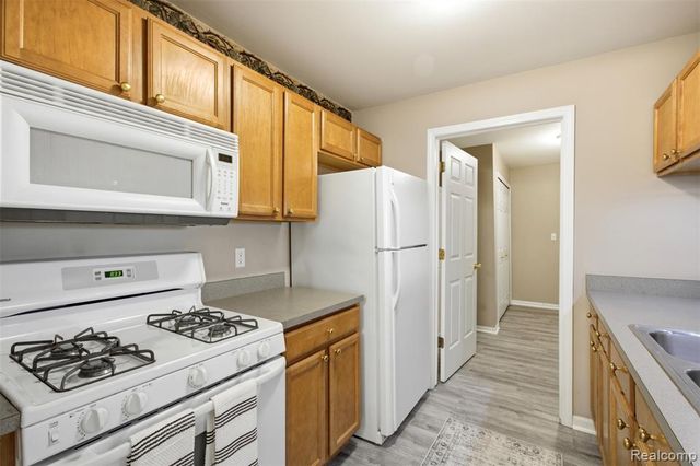 20656 Dunham Rd Road 18, Clinton Township, MI 48038