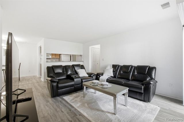 20656 Dunham Rd Road 18, Clinton Township, MI 48038
