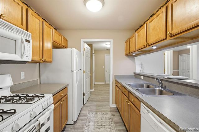 20656 Dunham Rd Road 18, Clinton Township, MI 48038