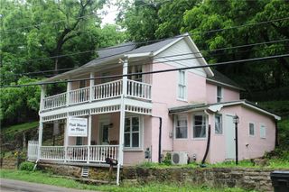 216 N Main Street, Eureka Springs, AR 72632