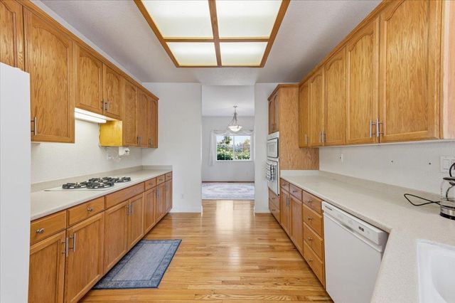 132 Picadilly Ln, Grass Valley, CA 95949