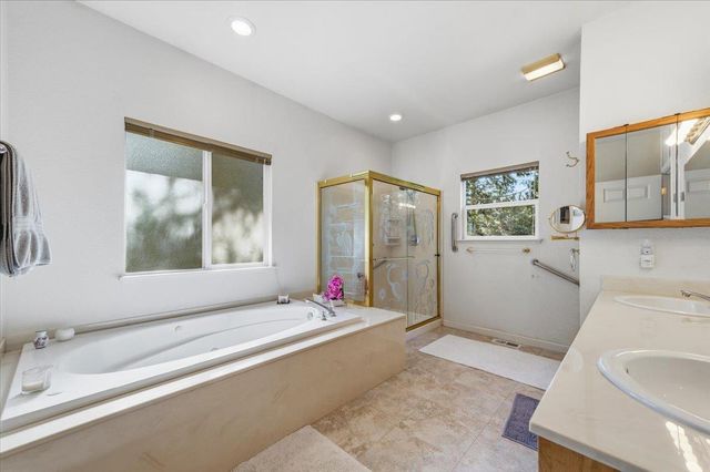 132 Picadilly Ln, Grass Valley, CA 95949