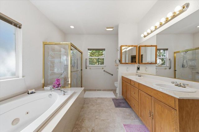 132 Picadilly Ln, Grass Valley, CA 95949