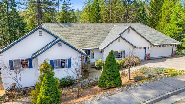 132 Picadilly Ln, Grass Valley, CA 95949