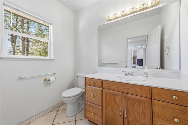 132 Picadilly Ln, Grass Valley, CA 95949