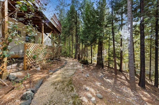 132 Picadilly Ln, Grass Valley, CA 95949