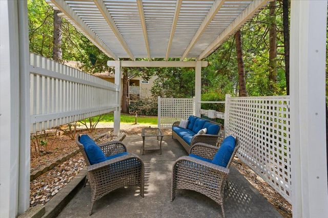 132 Picadilly Ln, Grass Valley, CA 95949