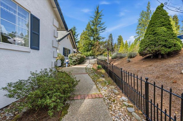 132 Picadilly Ln, Grass Valley, CA 95949