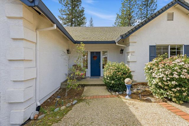 132 Picadilly Ln, Grass Valley, CA 95949