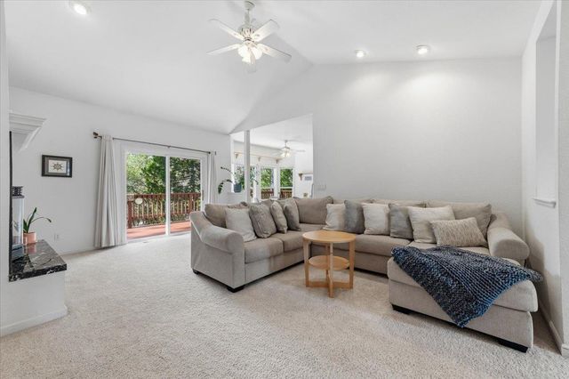 132 Picadilly Ln, Grass Valley, CA 95949