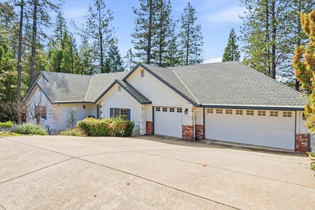 132 Picadilly Ln, Grass Valley, CA 95949