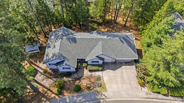 132 Picadilly Ln, Grass Valley, CA 95949