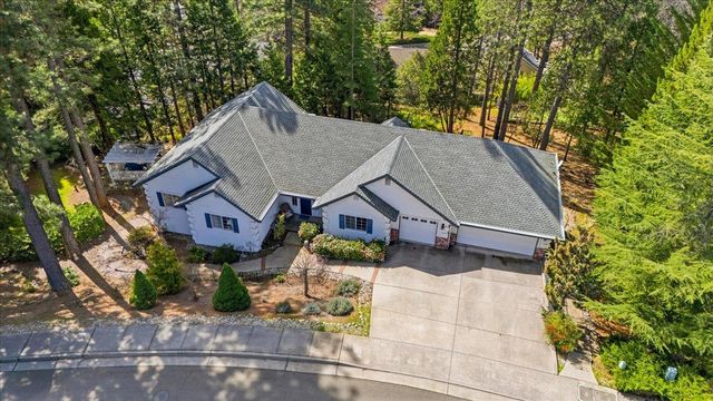 132 Picadilly Ln, Grass Valley, CA 95949