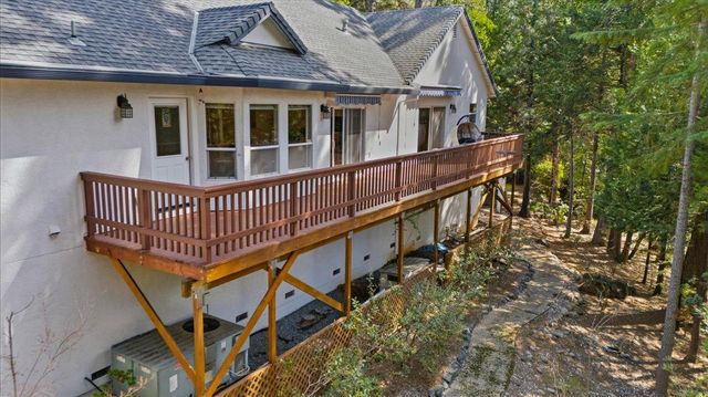 132 Picadilly Ln, Grass Valley, CA 95949