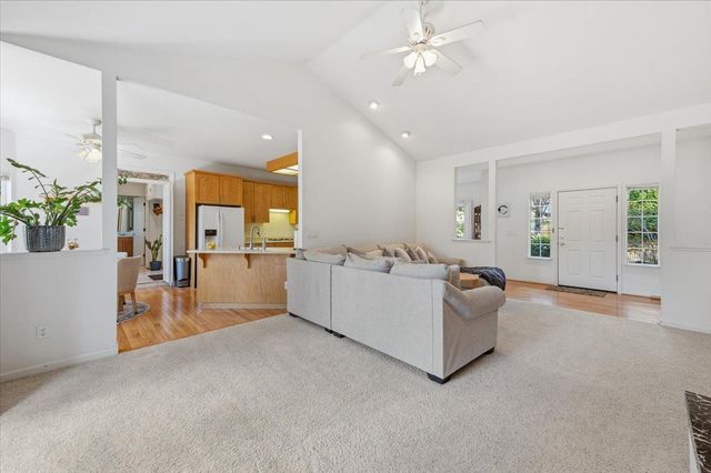 132 Picadilly Ln, Grass Valley, CA 95949